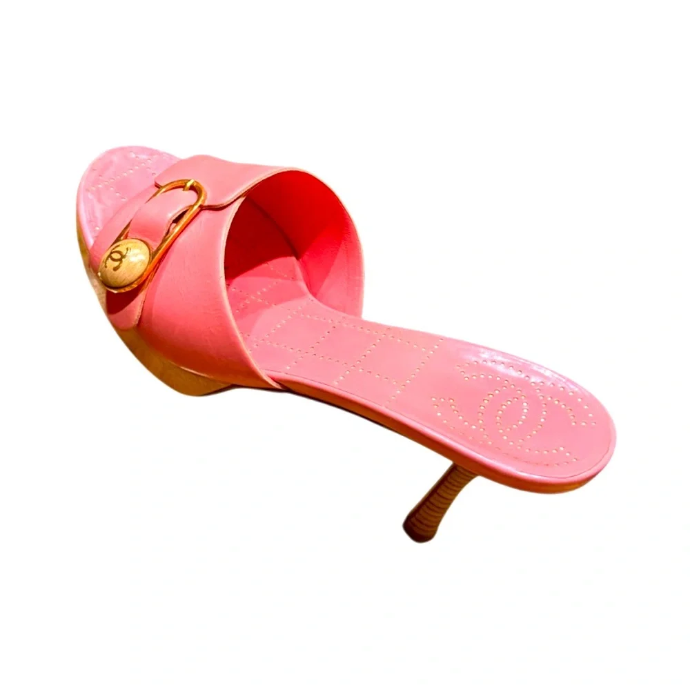 CHANEL VTG Pink High Heels CC Leather Strap Sandals Sleek Stiletto ⭐️⭐️⭐️⭐️⭐️